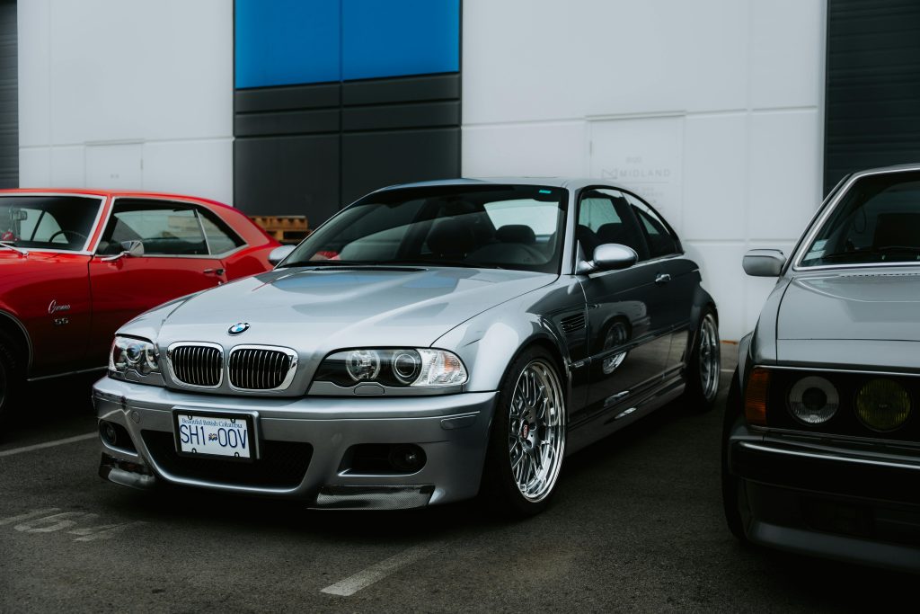 Stylish vintage and modern BMW cars parked outdoors, highlighting design contrasts.